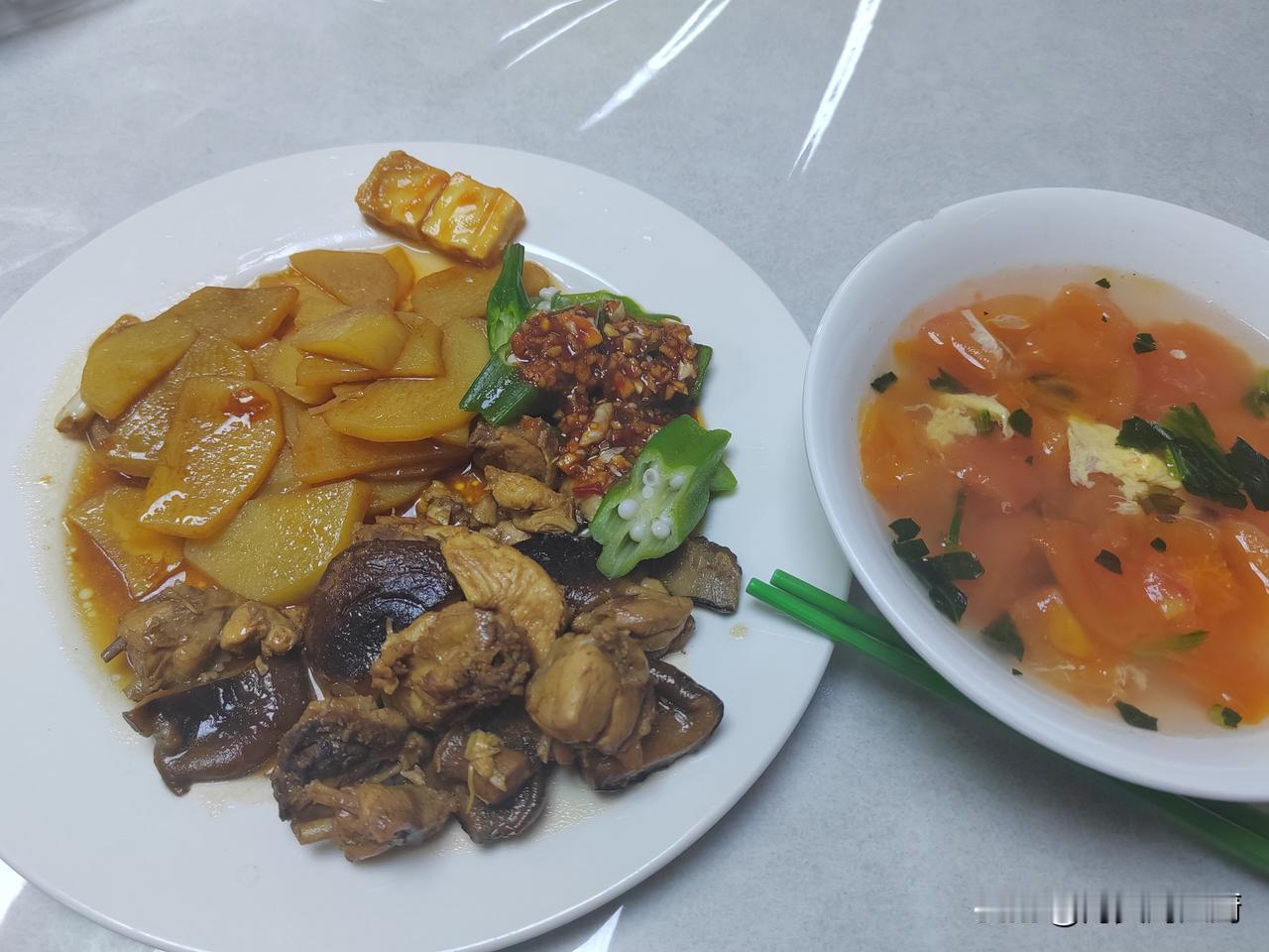 从东澳开航到现在已经整整6天了，今天也是刚刚过了赤道，这两天的海况一直不好，天天