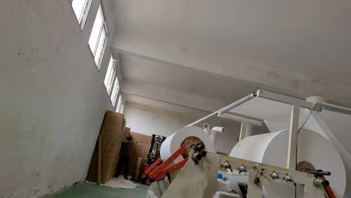 被曝光掺荧光剂的网店已下架涉事餐巾纸市监局回应劣质纸巾事件 荧光剂纸巾流入市场，