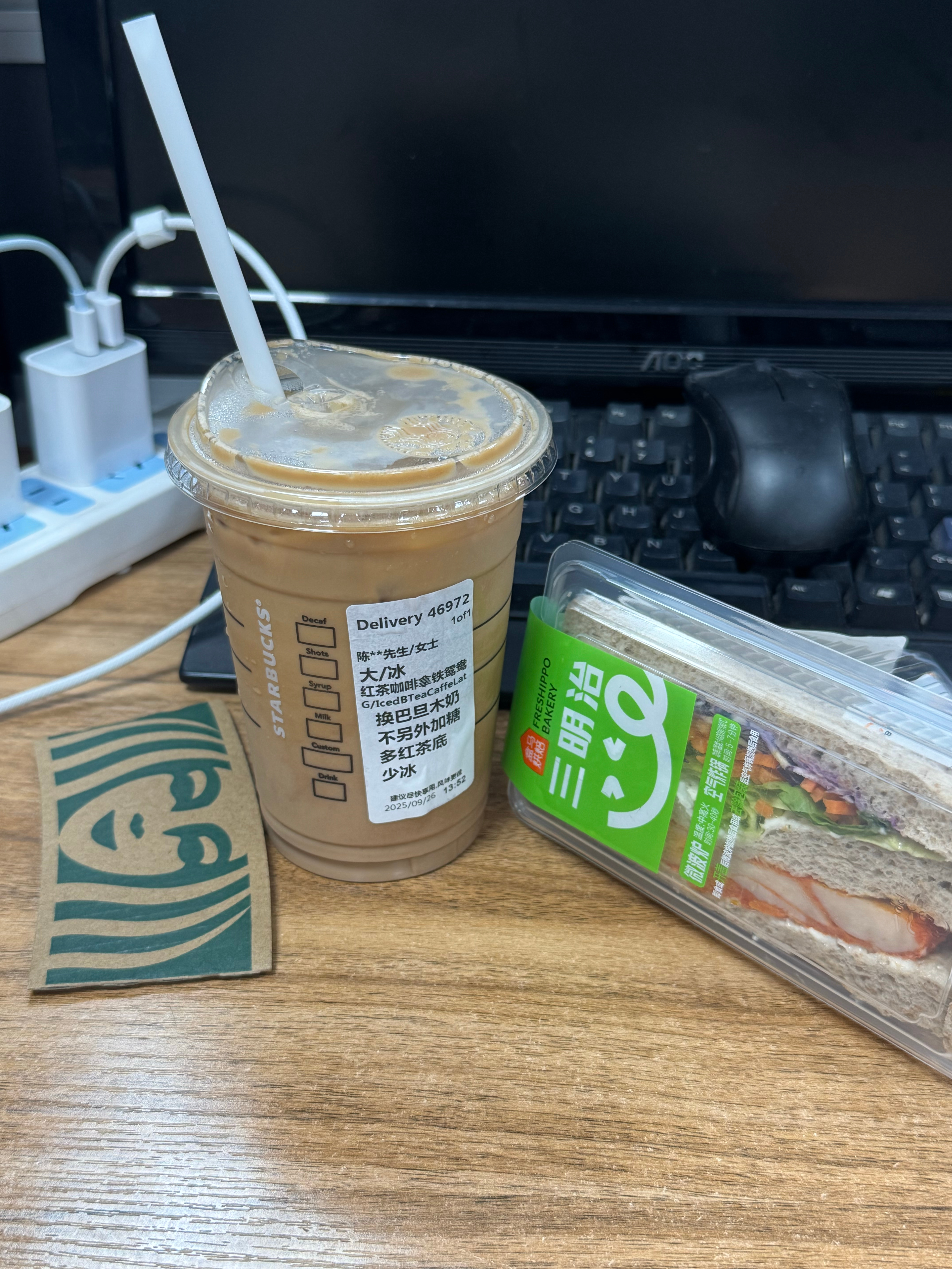 每次吃饭都要拍虽然不知道在拍什么哈哈哈  ​​​