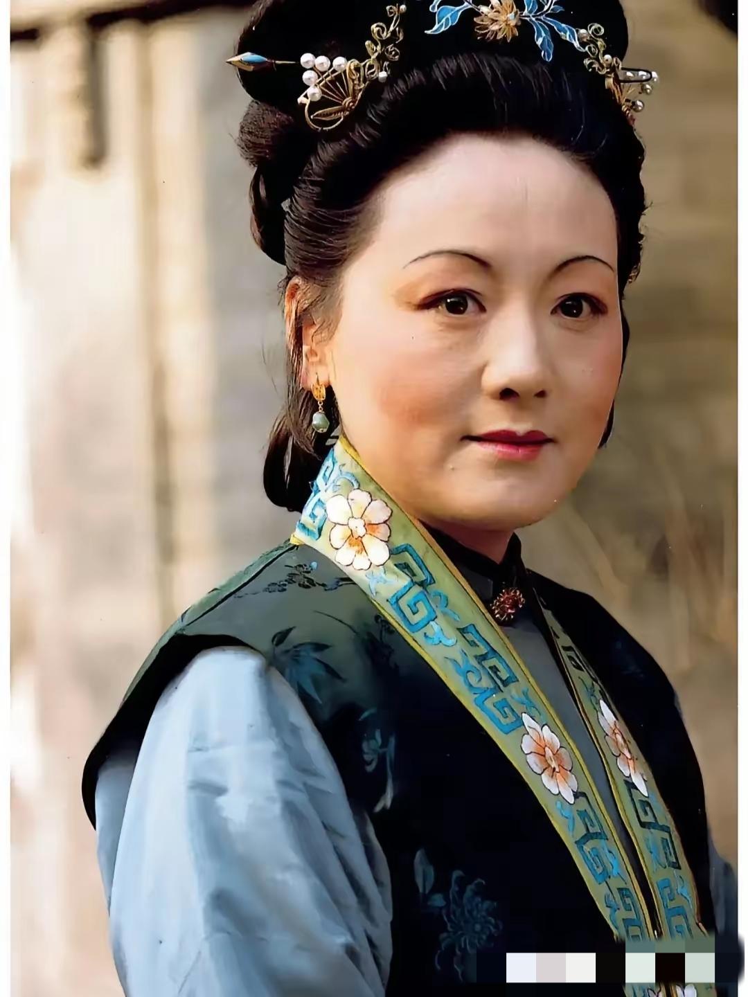 邓婕，哀痛难忍！1月22日，一向低调的邓婕，突然通过社交平台发文，字里行间都是悲