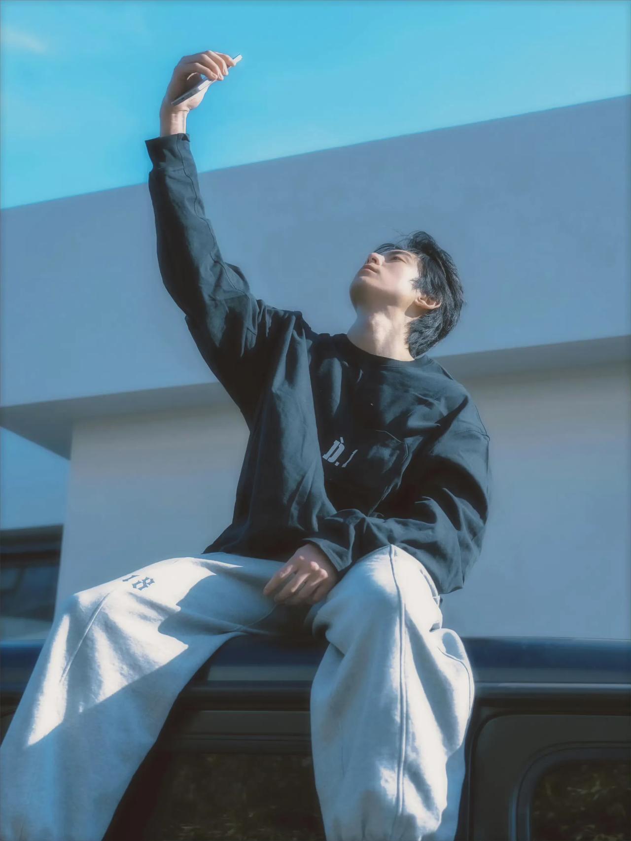 王鹤棣蓝色系壁纸