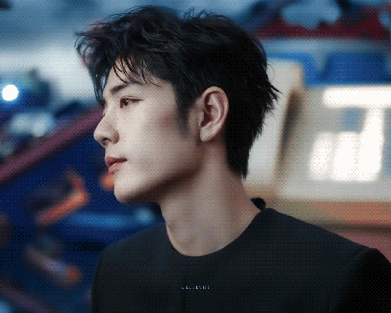 我真的很吃这个卷毛男大整个温柔帅气砸在我心间上！