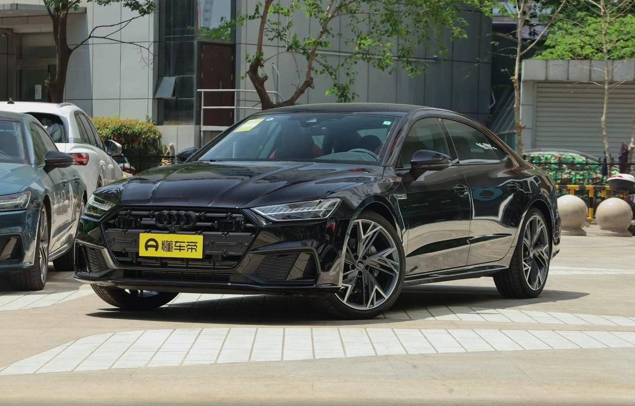 最近不少粉丝私信问我：“20多万预算，想买台有点格调又不太烂大街的豪华车，二手奥