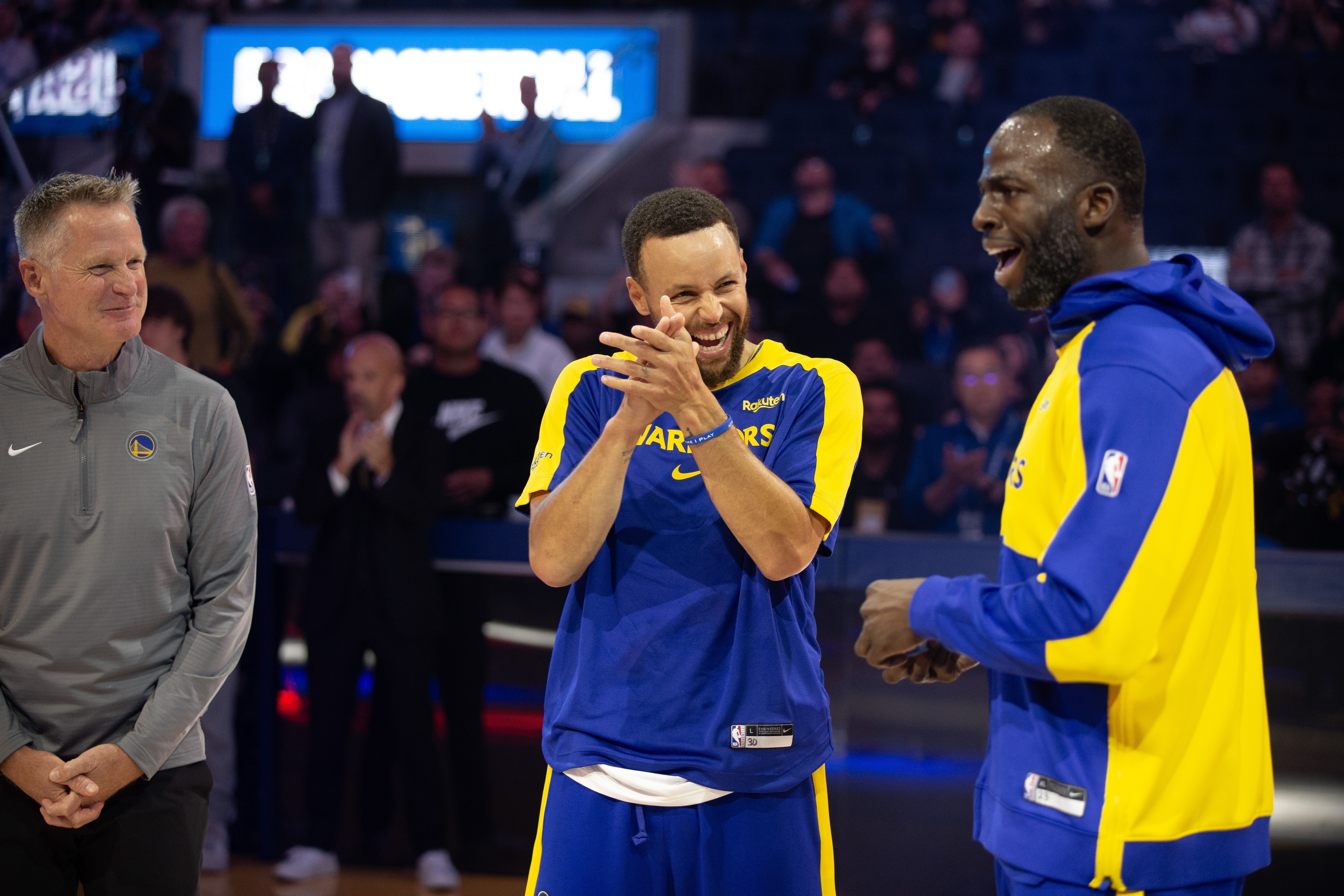 ➡半个月前还在疯狂鼓动交易追梦的那帮人，现在不知道脸疼不疼呢？金州勇士库里金州勇