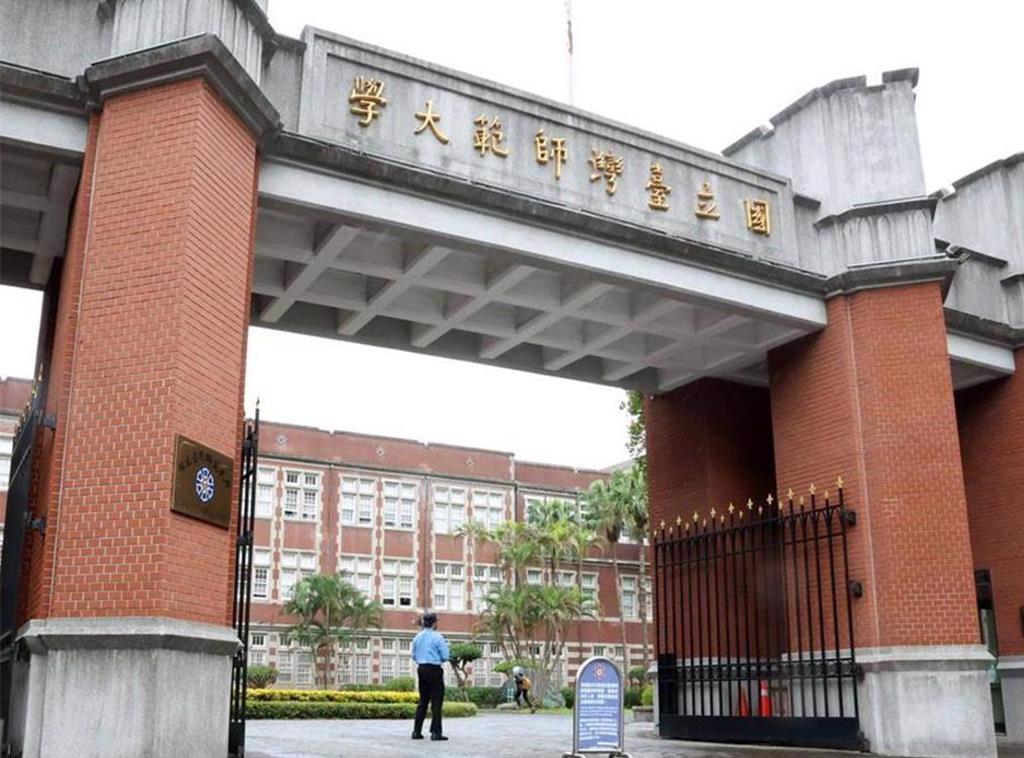 太过分了！台师大女足队教练周台英逼迫队员抽血换学分的恶行，简直突破了道德与教育的