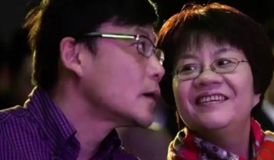 李国庆俞渝离婚 庆俞年结束了，青春也结束了，希望二人和当当网未来都好 ​​​