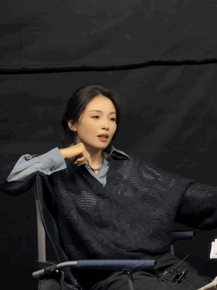 47岁的刘涛状态保养那么好，确实很绝了！

近期她的活动生图惊艳全网，

颜值身