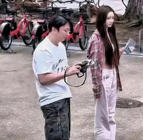 如果王思聪是个普通人\n他女朋友还那么漂亮了吗


这问题戳中不少人心里的“酸点