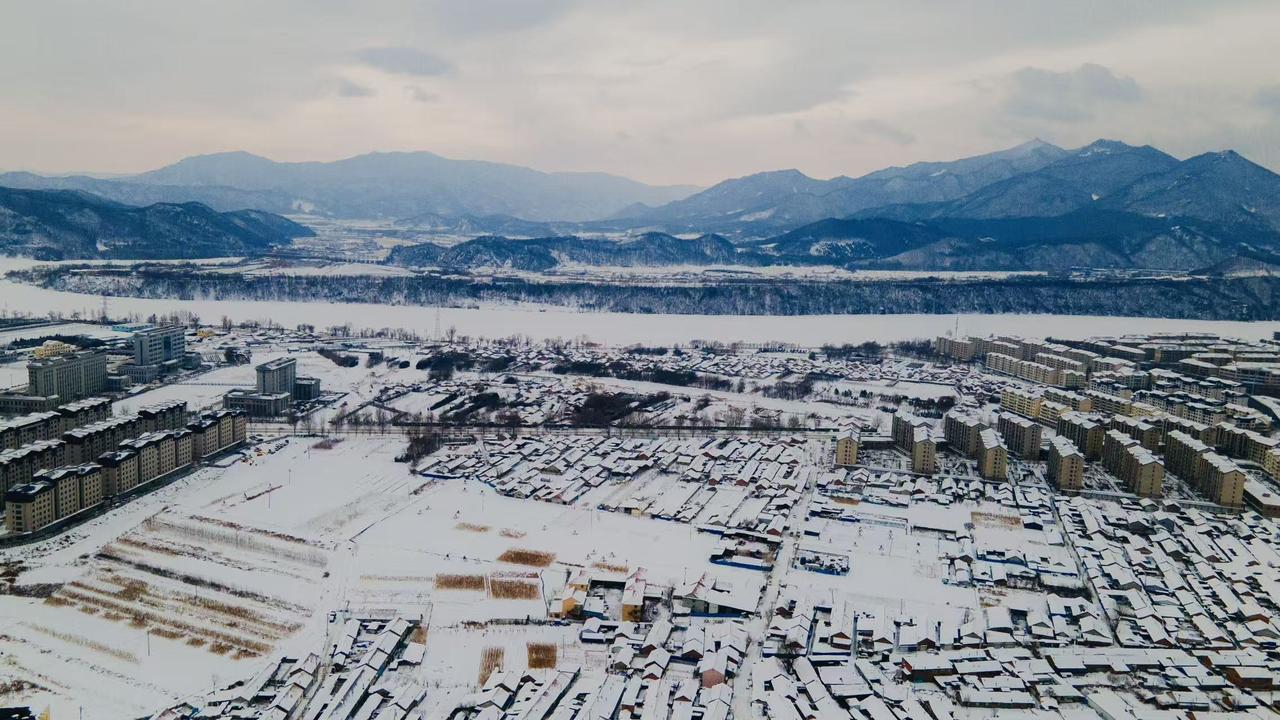 对联这玩意儿，讲究可不少。就说“人不可貌相”这个上联，要对出合适的下联，得考虑字