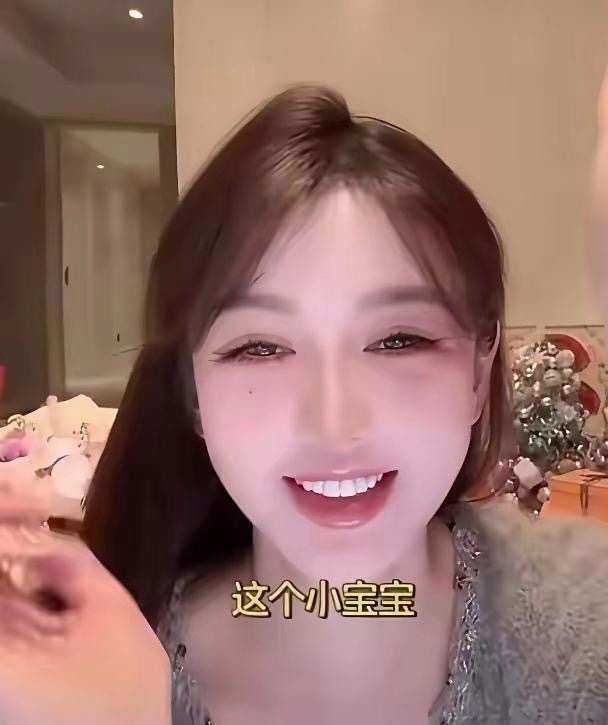 叶珂承认已和黄晓明分手，而且是在她孕晚期分的。黄晓明妈妈只管杨颖儿子。现在她自己