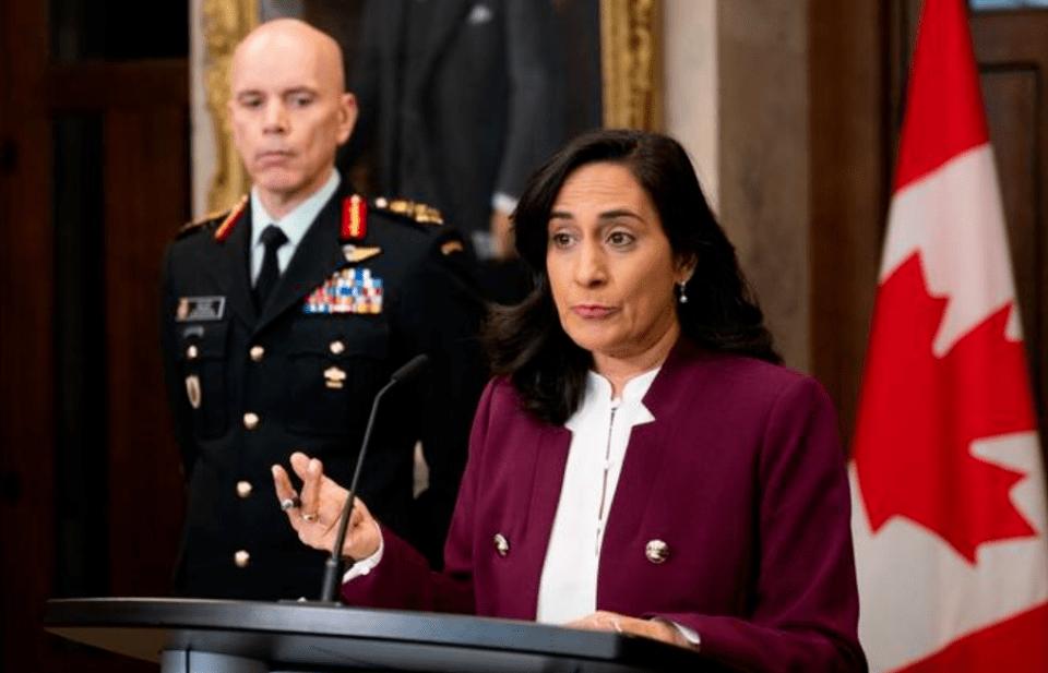 加拿大这是彻底跟美国杠上了，加拿大外长阿南德当地时间周一宣布：加拿大将向因美国切