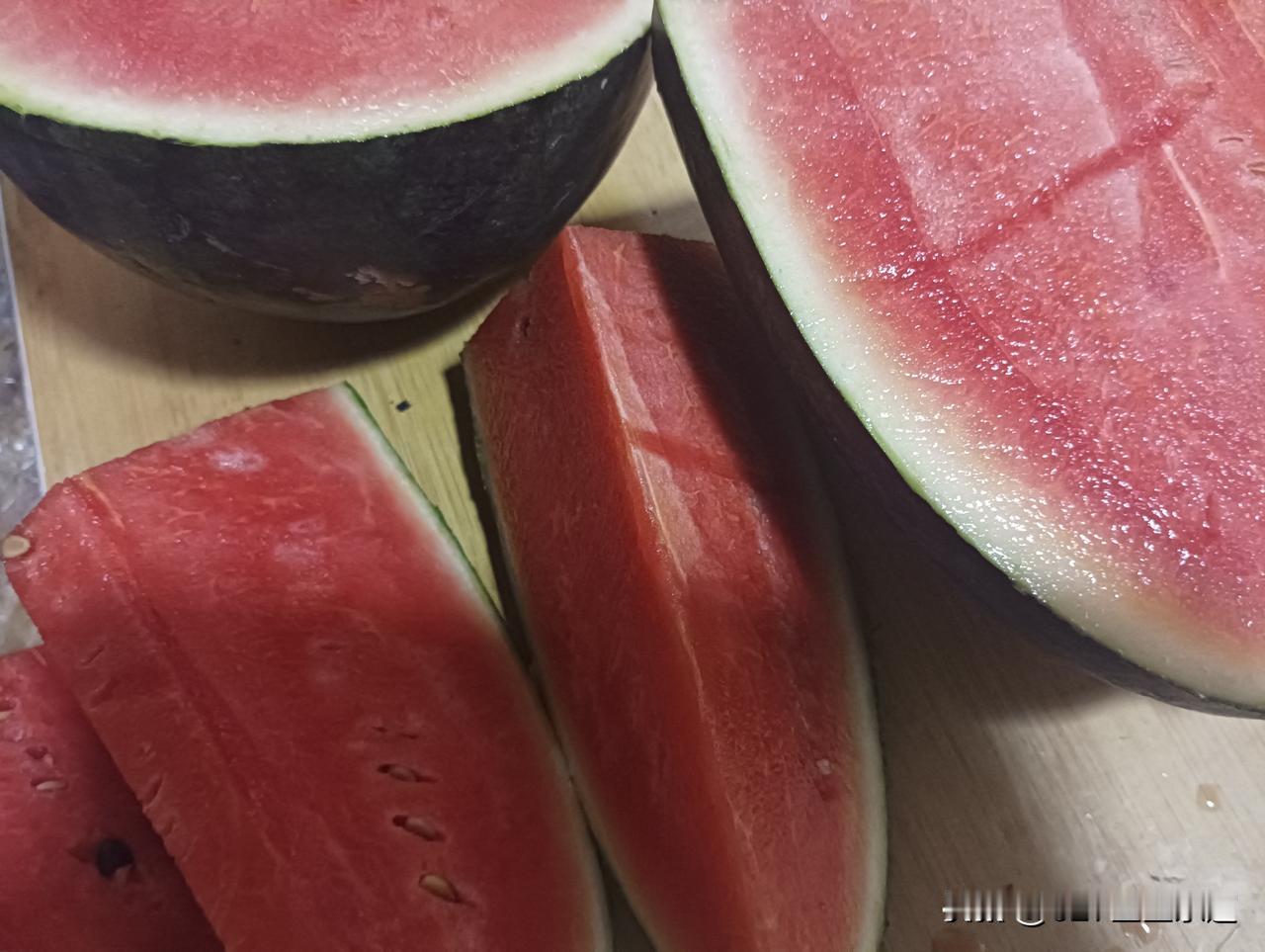 真激励是让绝大多数普通人能够享受得到的红利，伪激励就是只能让极少数人才能享受得到