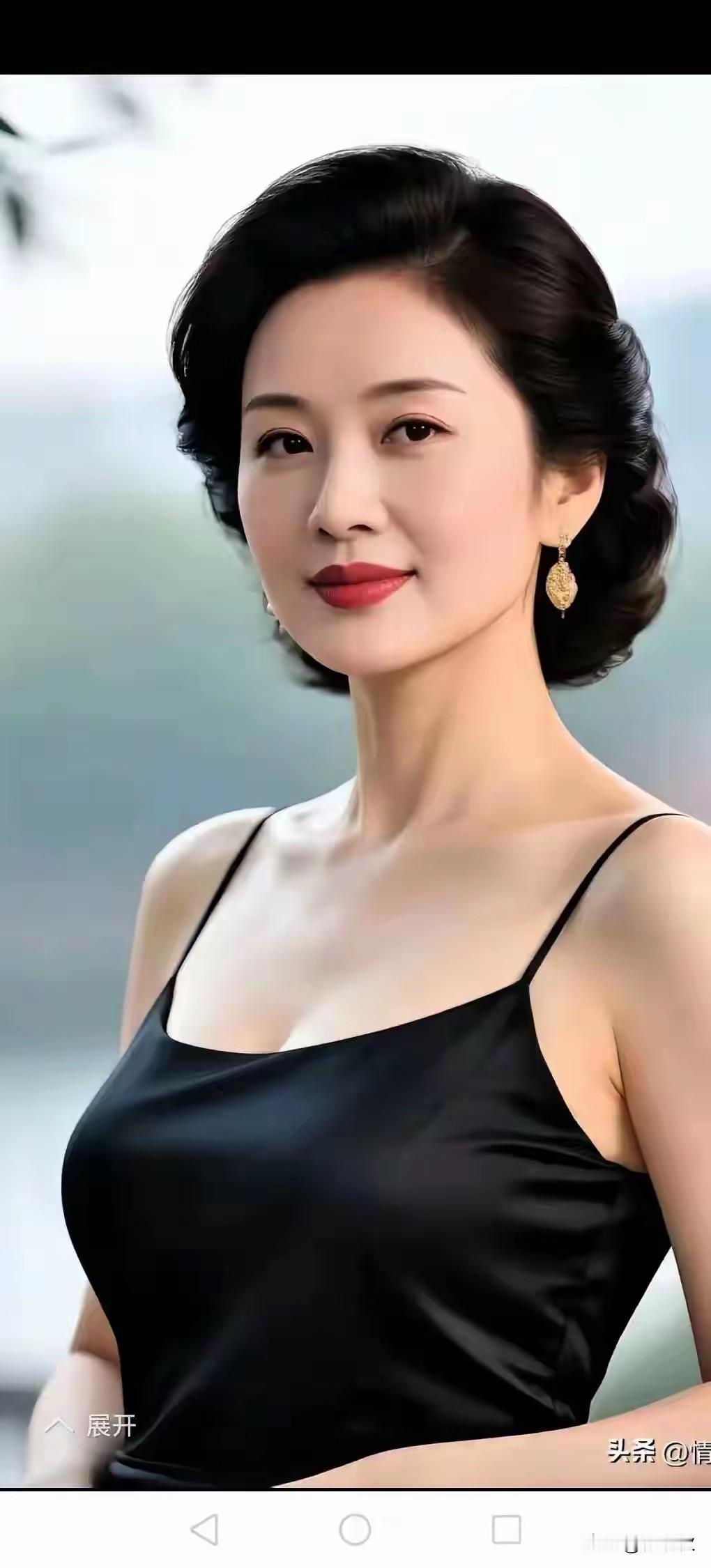 上联：红尘有痕情常在
下联：岁月无声意久存