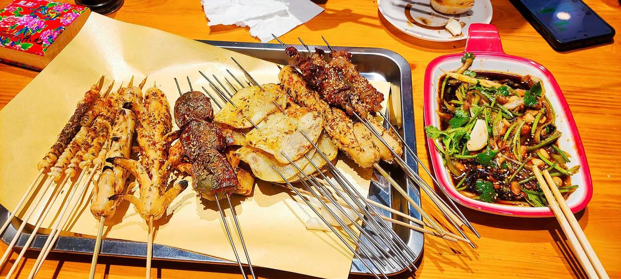 突然发现每次吃烧烤都是点这些不值钱的东北烧烤