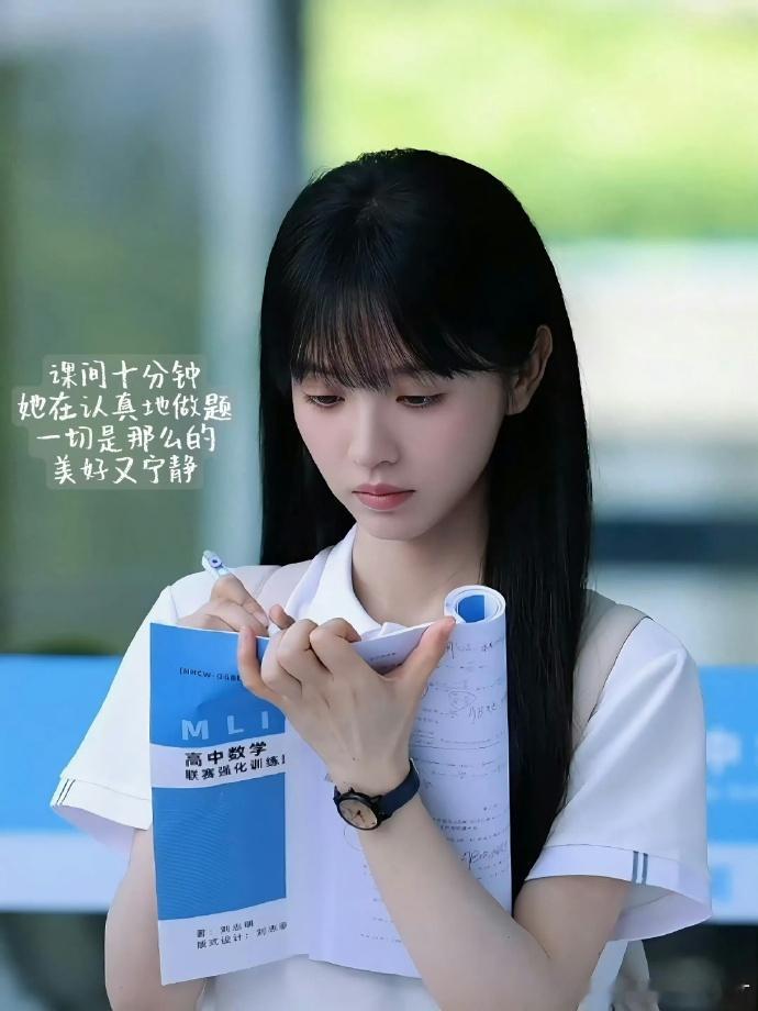 天才少女配角人均语文课代表天才女友语文成绩通货膨胀 实验班全员语文近乎满分，难怪