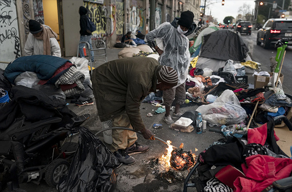 【美国洛杉矶县无家可归者增加9%，“根本来不及救”】#美国官员称无家可归者增多来
