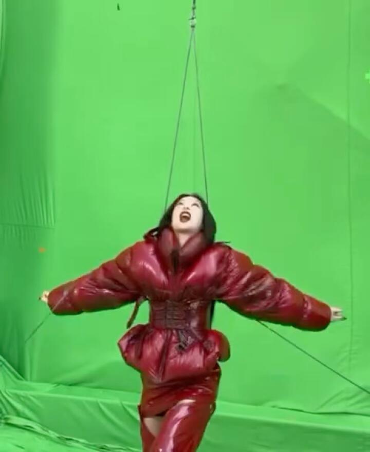 Jennie IG更新妮老师又甜又辣又有sence！ 