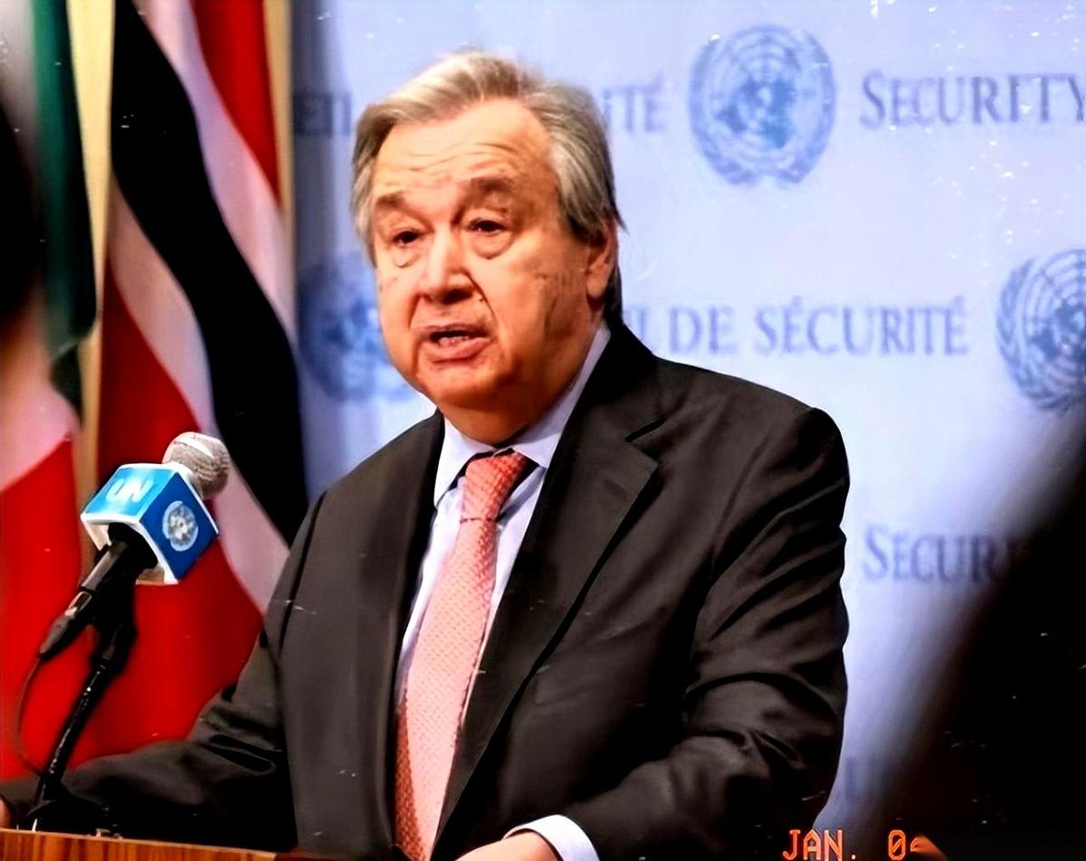 人家直接派兵，把一个国家的在任总统给抓了，就这么个事儿，联合国秘书长憋了半天，说