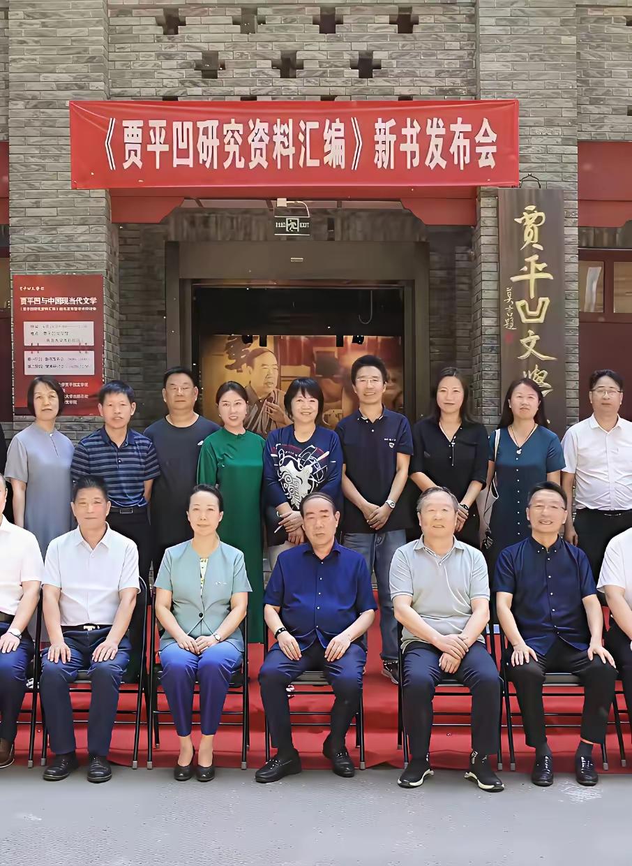 当下中国的文人，特别贾平凹莫言那种，除了早期写擦边文，真没啥水平。中国的科技战、