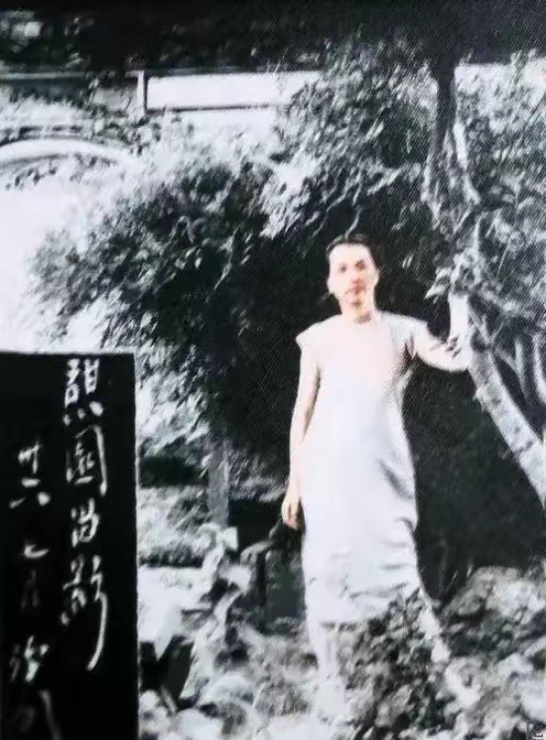 这是朱枫烈士当年在浙江金华的珍贵留影，那时候的她风华正茂，当时能有这样的妆容，足
