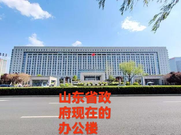 目前，山东省政府机关大楼建筑面积约37万平方米，占地面积约360亩 。
地下1层