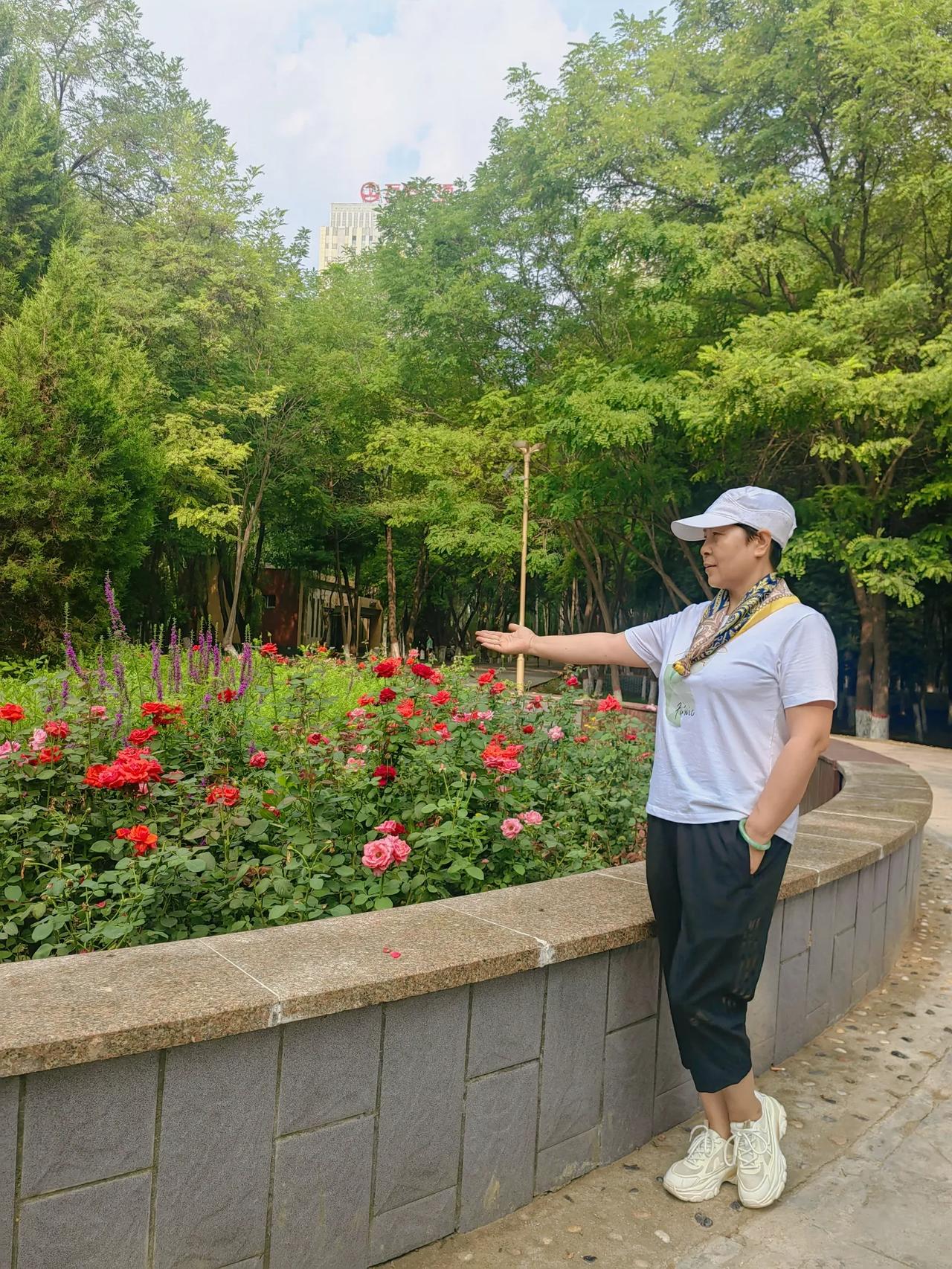 周末，乘车到公园锻炼身体，首选唐徕公园，它真是个宝藏地，在千年唐代古水渠唐徕渠边