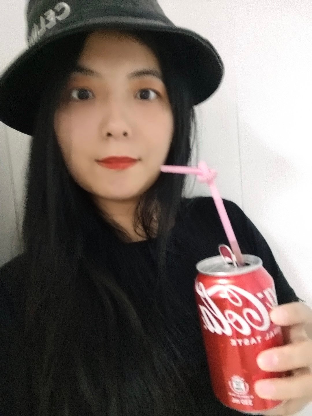 女生和别的优质男生在一起，有的男生小帅或二三线帅没那么帅男生呢就情绪失控，，，女