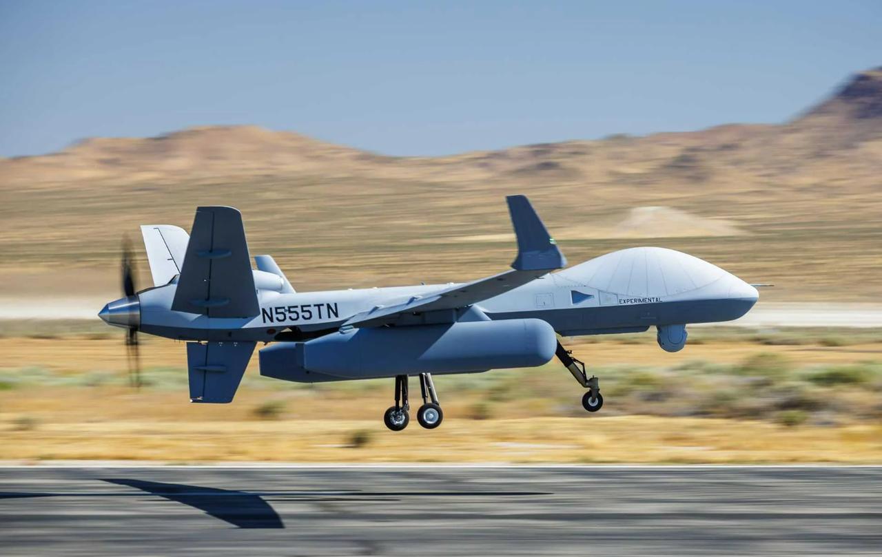 搭载萨博LoyalEye雷达的全球首架无人预警机MQ-9B 试飞成功
 
202