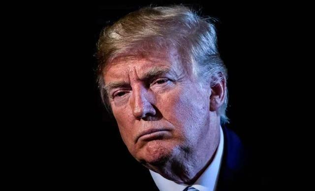 美国在阿富汗打了20年，死了2000多美国人，消耗了1万多亿美元，最终，“成功把