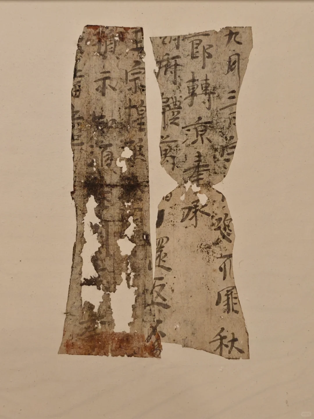 这一千多年前的书法不会是鞋垫里发现的吧？