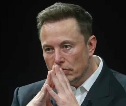 马斯克向全球80亿人，发出了直击灵魂的拷问！他说：“大家这是怎么了，我们手握科技