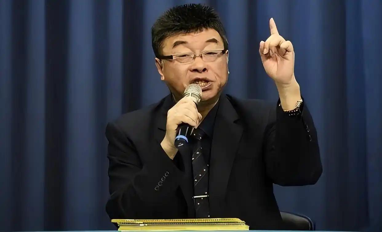 邱毅被民进党当局警告不得前往大陆参加海峡论坛！邱毅8日晚间发文指出，台东县长饶庆