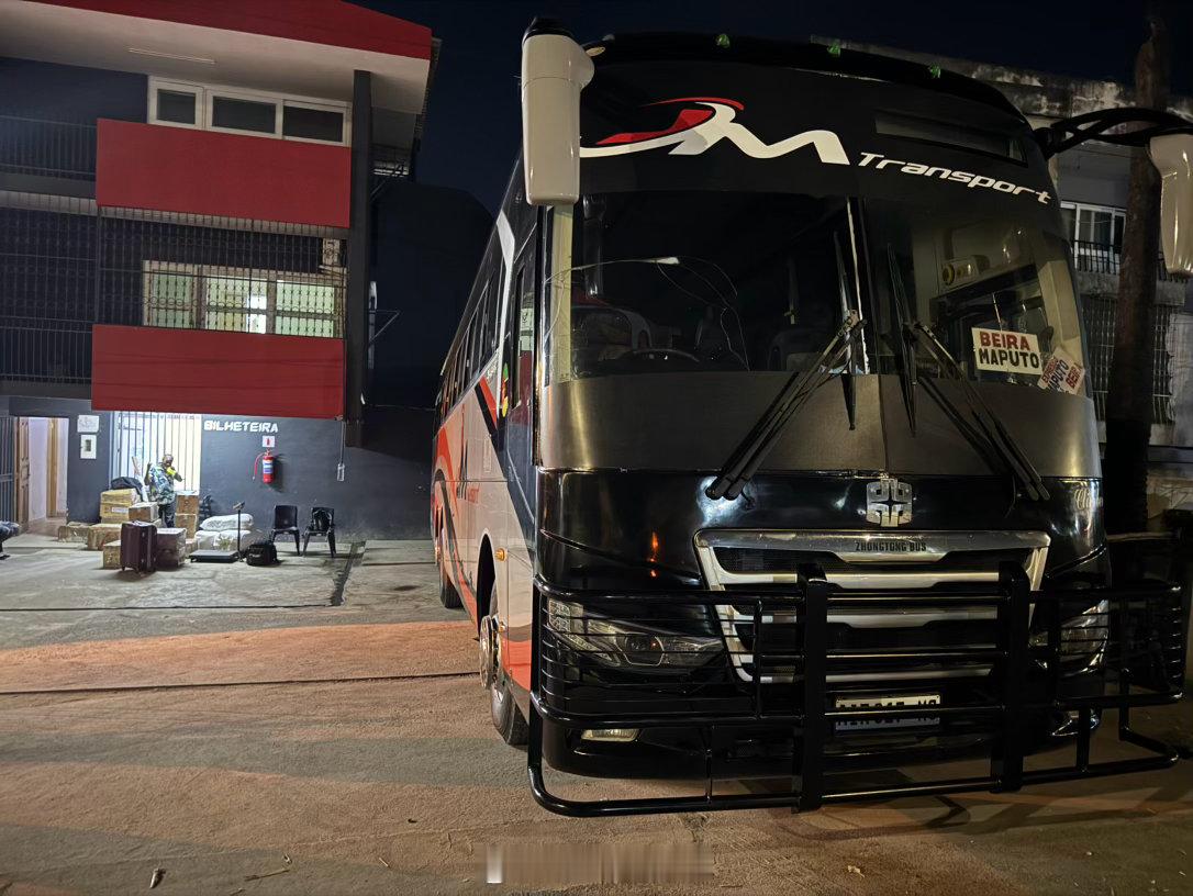我的非洲背包游正式开始了这是我自进入非洲摩旅以来第一次尝试乘坐大巴背包游，从贝拉