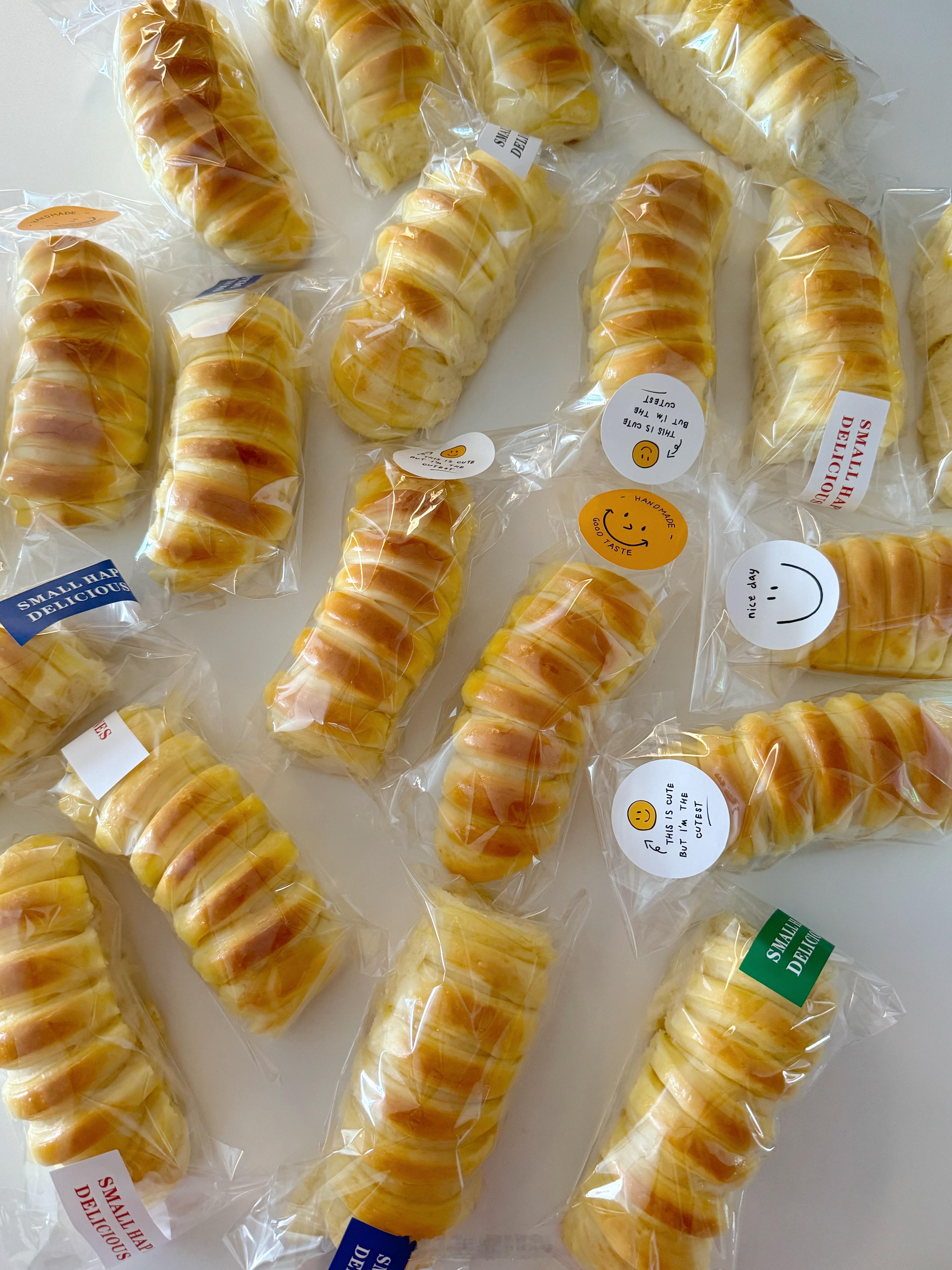 许久没做面包啦🥖来一点毛毛虫面包吃吃吧 ​​​