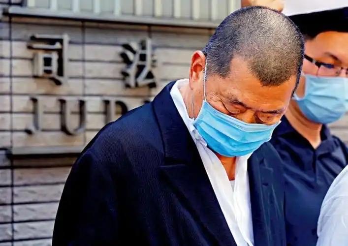 英国坐不住了，想办法让黎智英移送英国服刑。
此人罪大恶极，勾结外部势力，想要制造