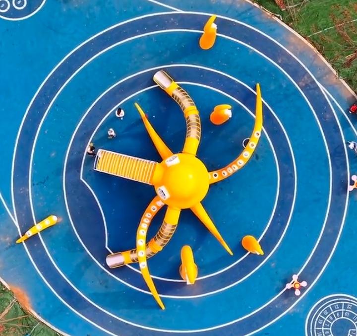 晒图笔记大赛近日，位于青岛高新区东大门的中央公园配套设施持续完善，新落地的“八爪