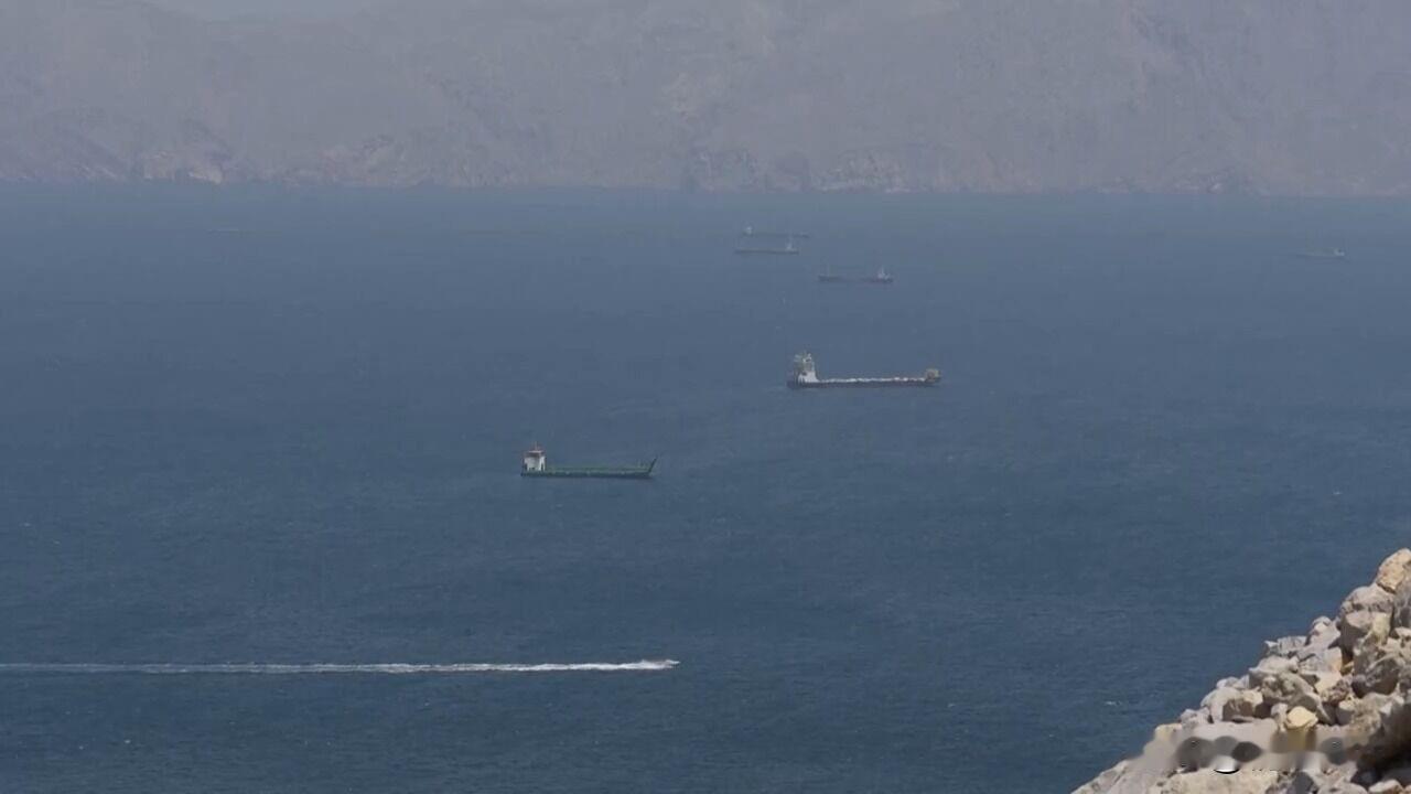 看懂伊朗现状：外有美军封锁，内有经济崩盘！

核心摘要：
 
外交僵局：拒绝谈判