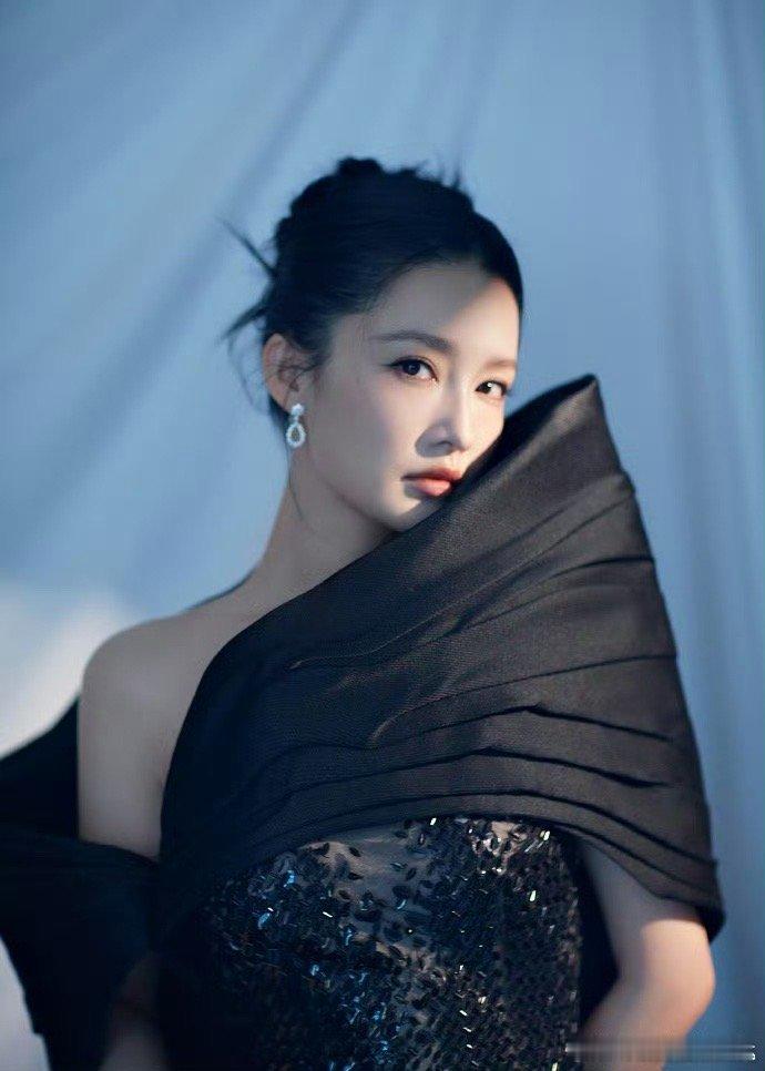 李沁尖叫之夜气场好强  李沁气场好强 尖叫之夜李沁又杀疯了啊[舔屏][舔屏][舔