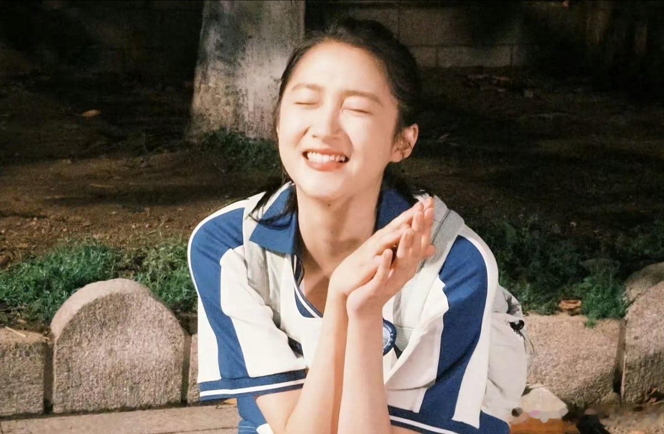嘤嘤嘤嘤嘤嘤终于止跌了大家继续挂播，坚持坚持坚持！！！还有12天关晓彤晴也