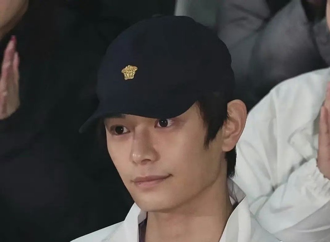 不是你告诉我说这是丁禹兮？我记得他之前拍戏的时候不是这样呀。怎么脸型变了？ 