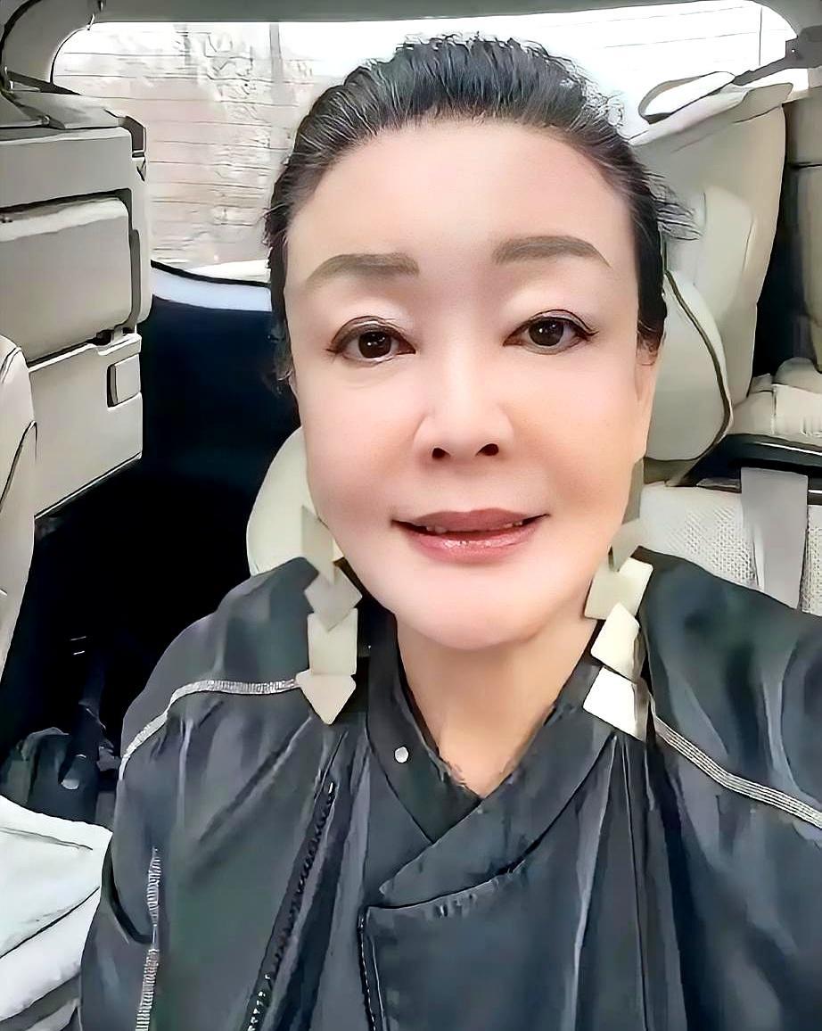 你们觉得小玥玥姐弟俩能不能来北京读书？
这事马筱梅说了管用吗？
说白了根本轮不到