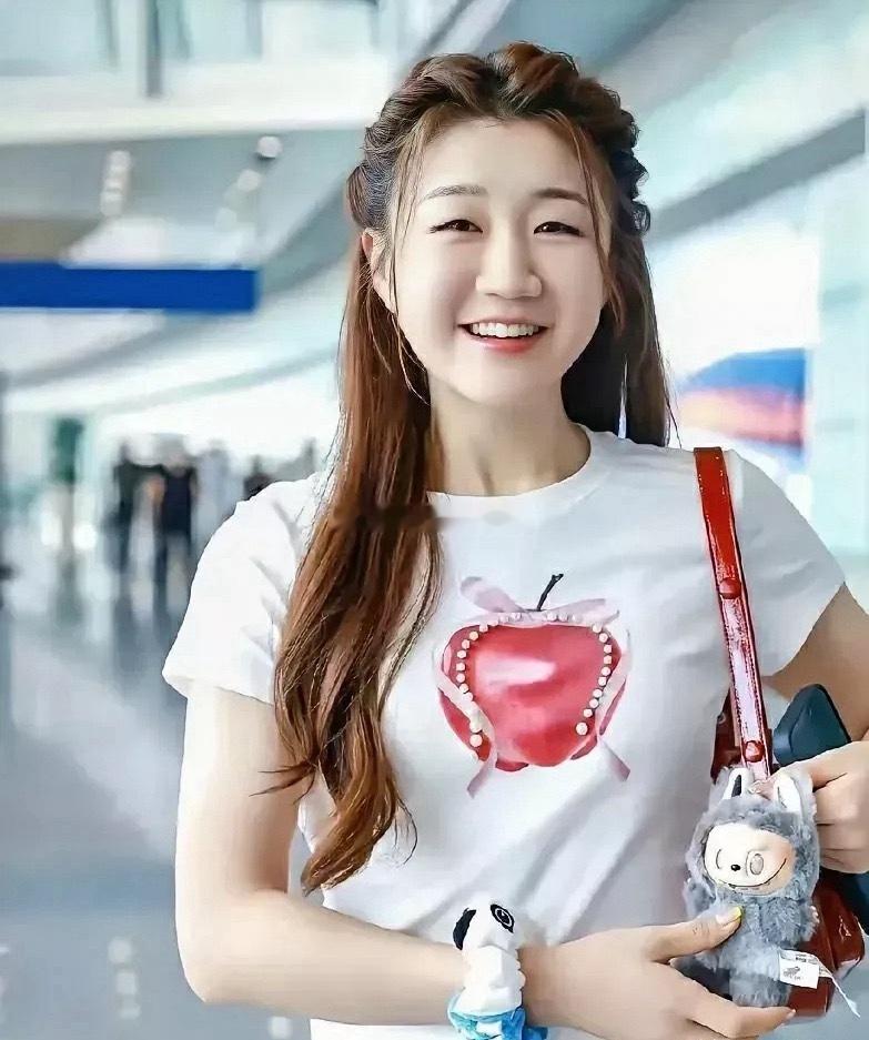 陈梦职业生涯中最重要的三个男人！一.陈樑——父亲，陈梦从小到大都得到了她父亲的呵