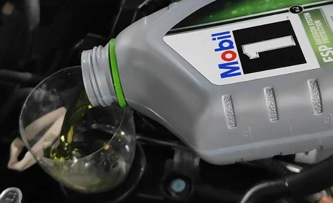 本田思域小保养
我的这一个老伙计又到了保养的时刻，这次直接就给大家安排一场清爽的