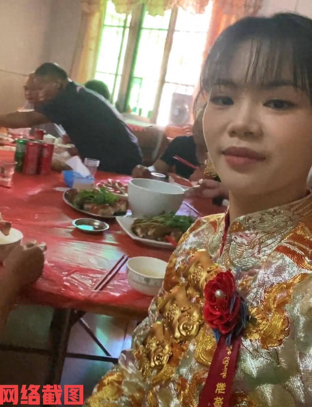 有女子婚嫁当天本想展露自己的喜悦。

谁知女子并没有受到众人的祝福，反而直接让自
