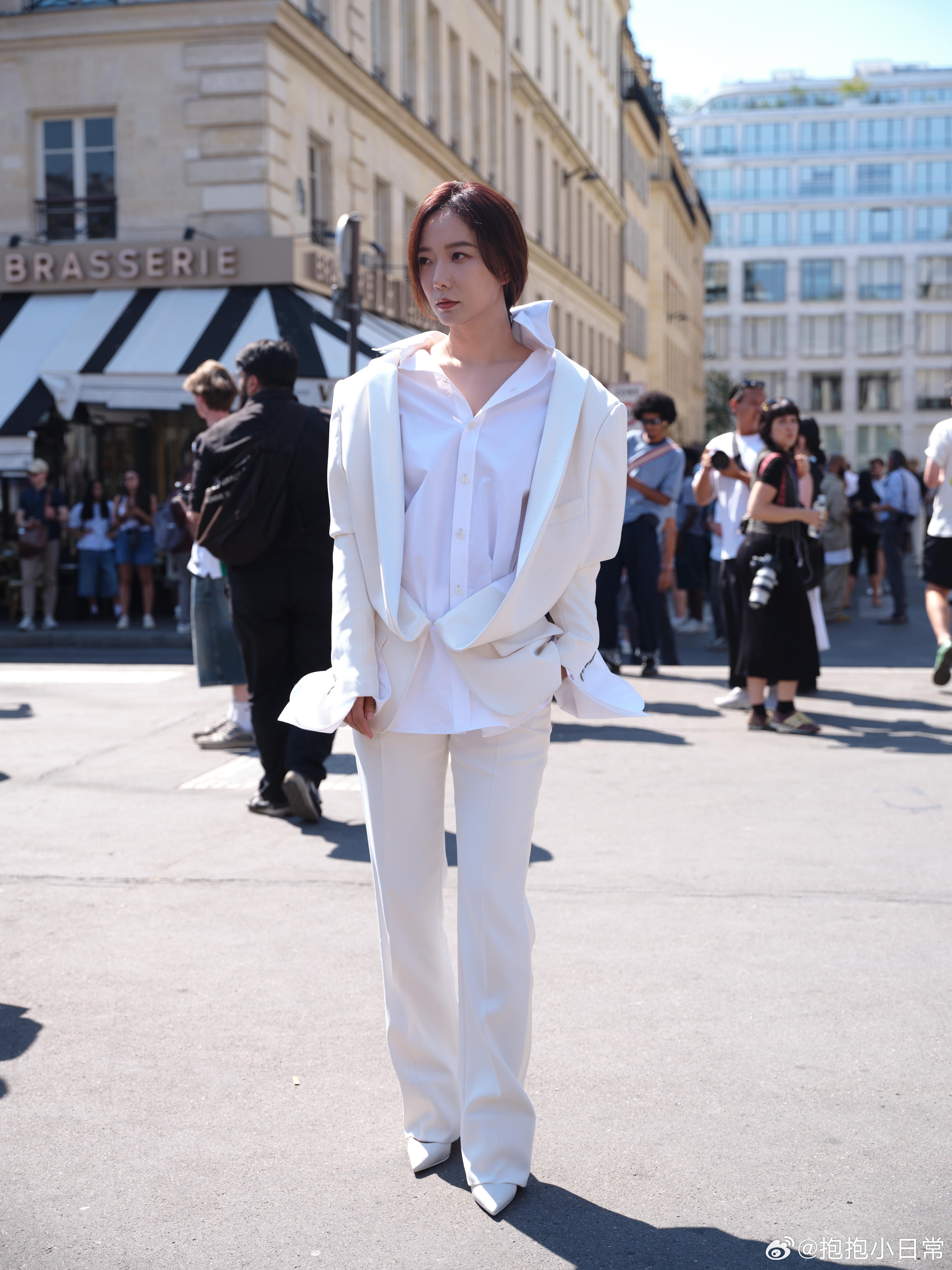 全程看完 Viktor&Rolf 高定秀，前排的王珞丹给人很深印象，穿搭素雅纯白