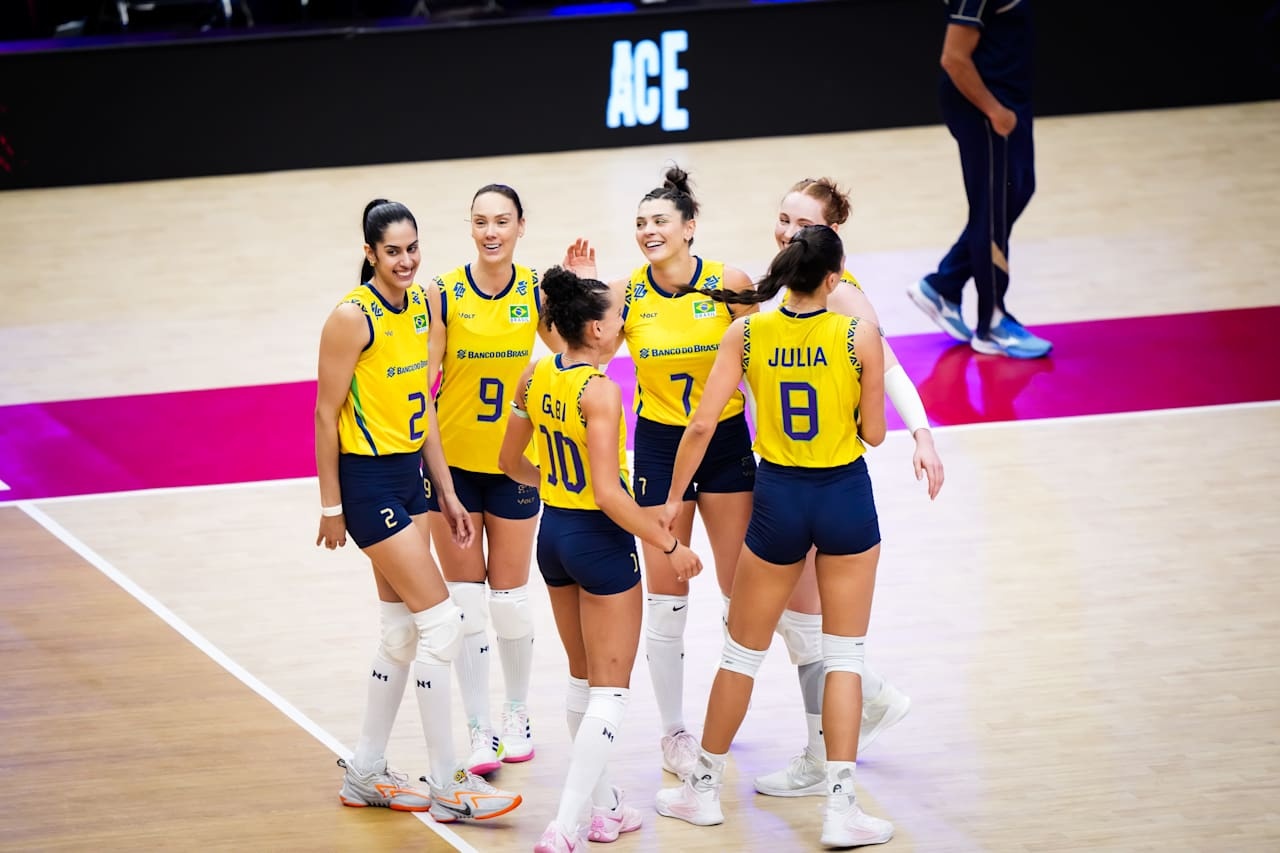 巴西女排3-2日本女排（季军赛）巴西女排个人得分统计加比：35分（63扣33中2