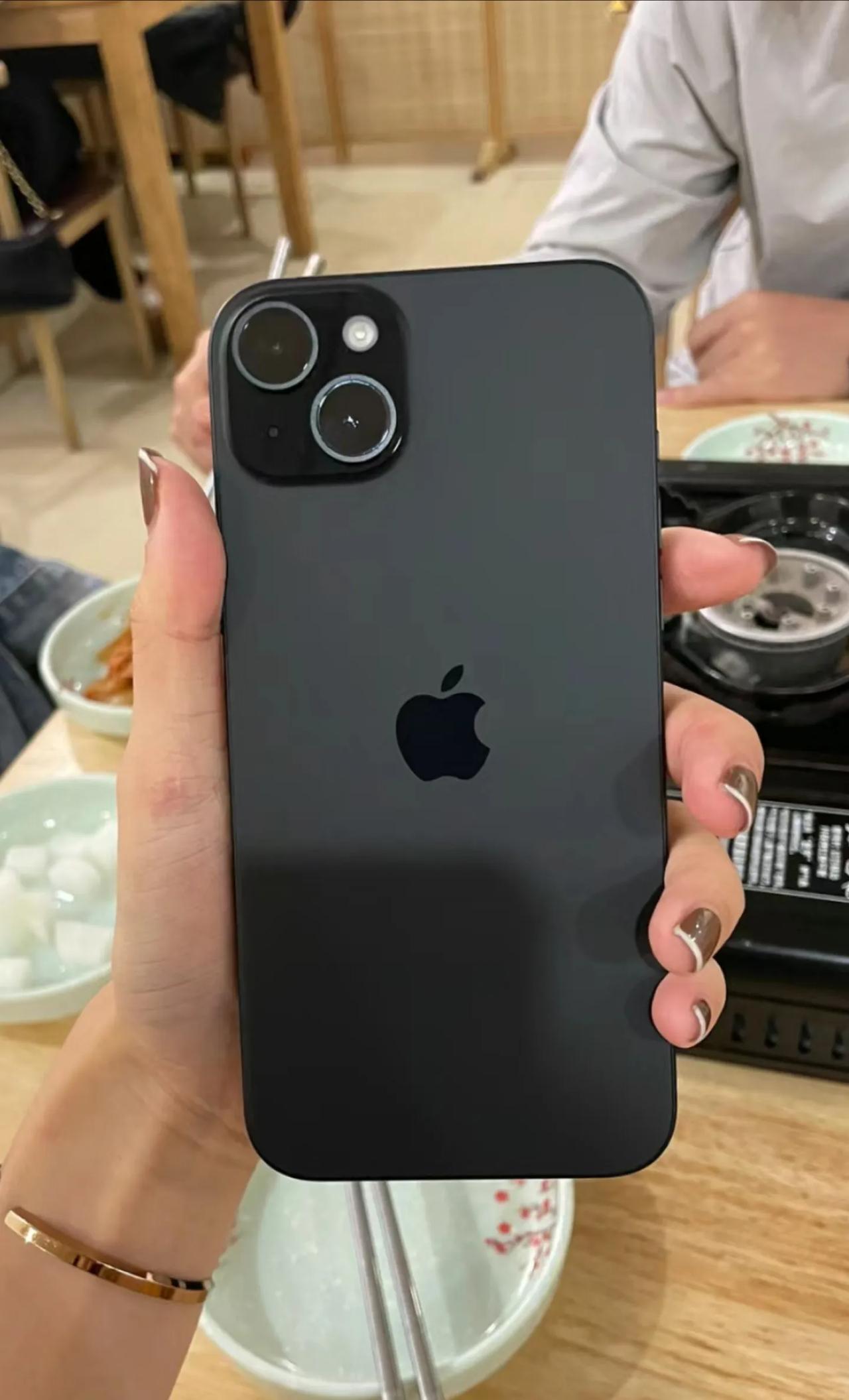 颜值丝毫不输iPhone！这款国产神机就连大V也赞不绝口，颜值和影像等得到了充分