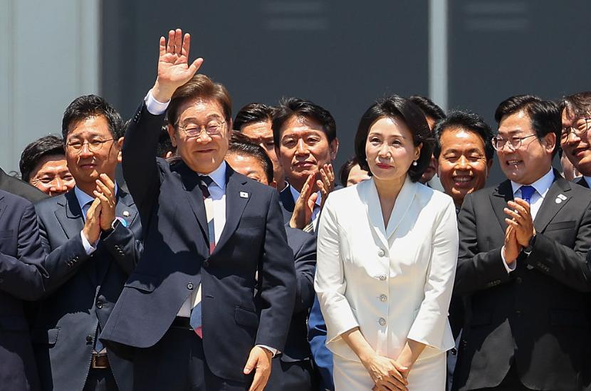 韩国政坛的更迭起伏，一直被大众津津乐道。

而身处权力顶端的历任总统，他们的私人