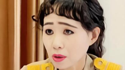 说真的，看到这新闻我寻思半天。人家泰国一地方政府的女公务员，开会拍个照，妆容精致