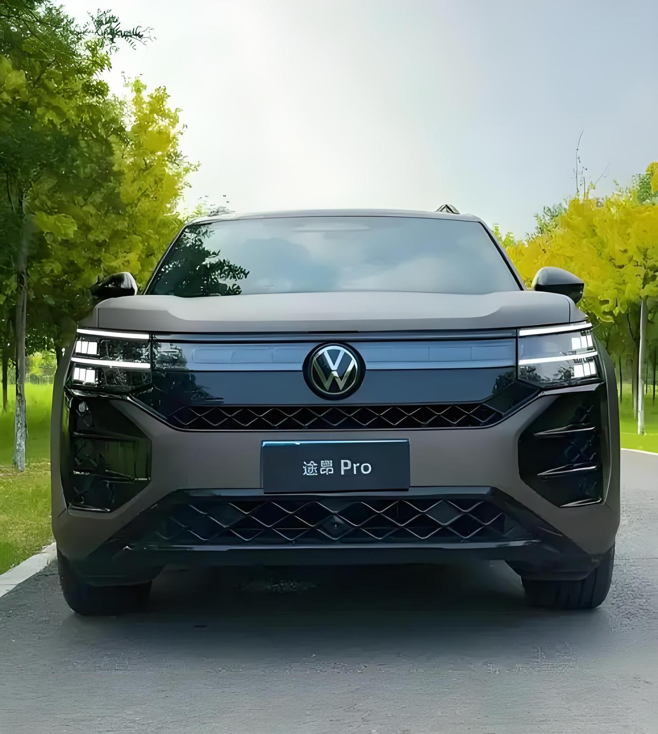 天气忽然转冷，让我措手不及。热心同事让我搭乘他的大汽车，我感激不已。
    问